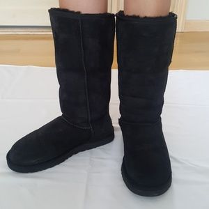 UGGS  Suede Boots